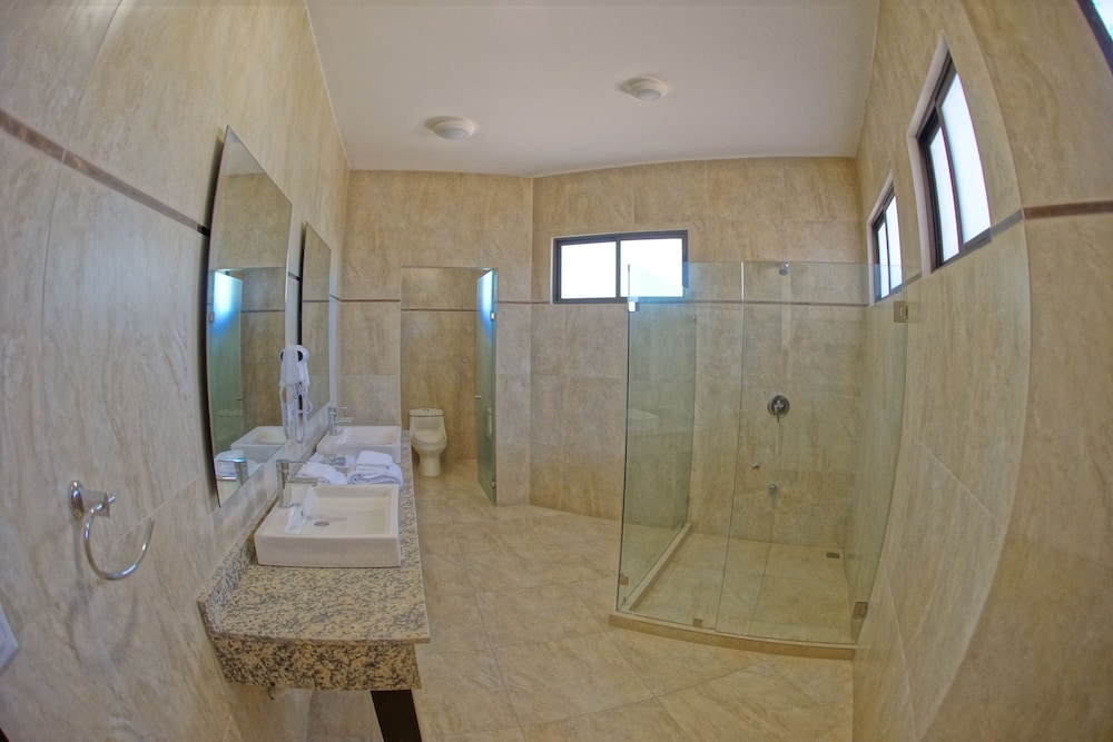 Nammbu Beachfront Bungalows 20/65