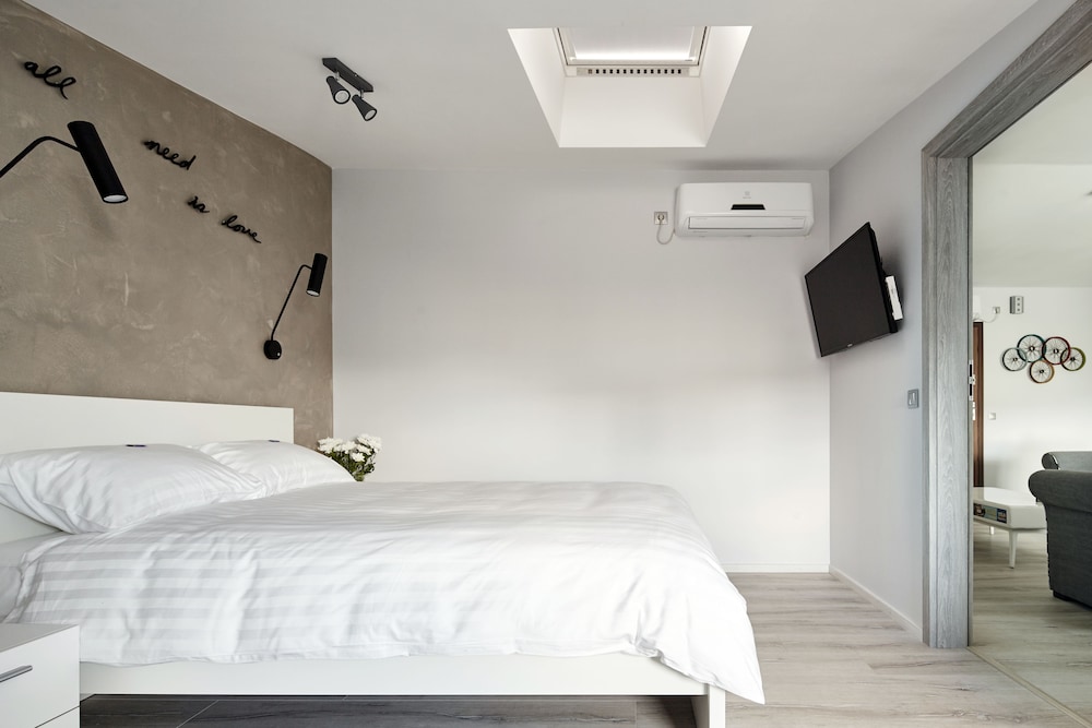 2 BEDROOMS, MODERN, DELUXE, APARTMENT, 2 QUEEN BEDS