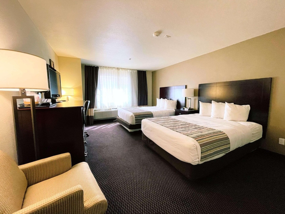Country Inn & Suites by Radisson, Bend near Pilot Butte 20/50