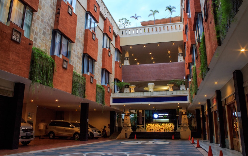 Famous Hotel Kuta (ex Permata Kuta Hotel by Prasanthi) 63/71