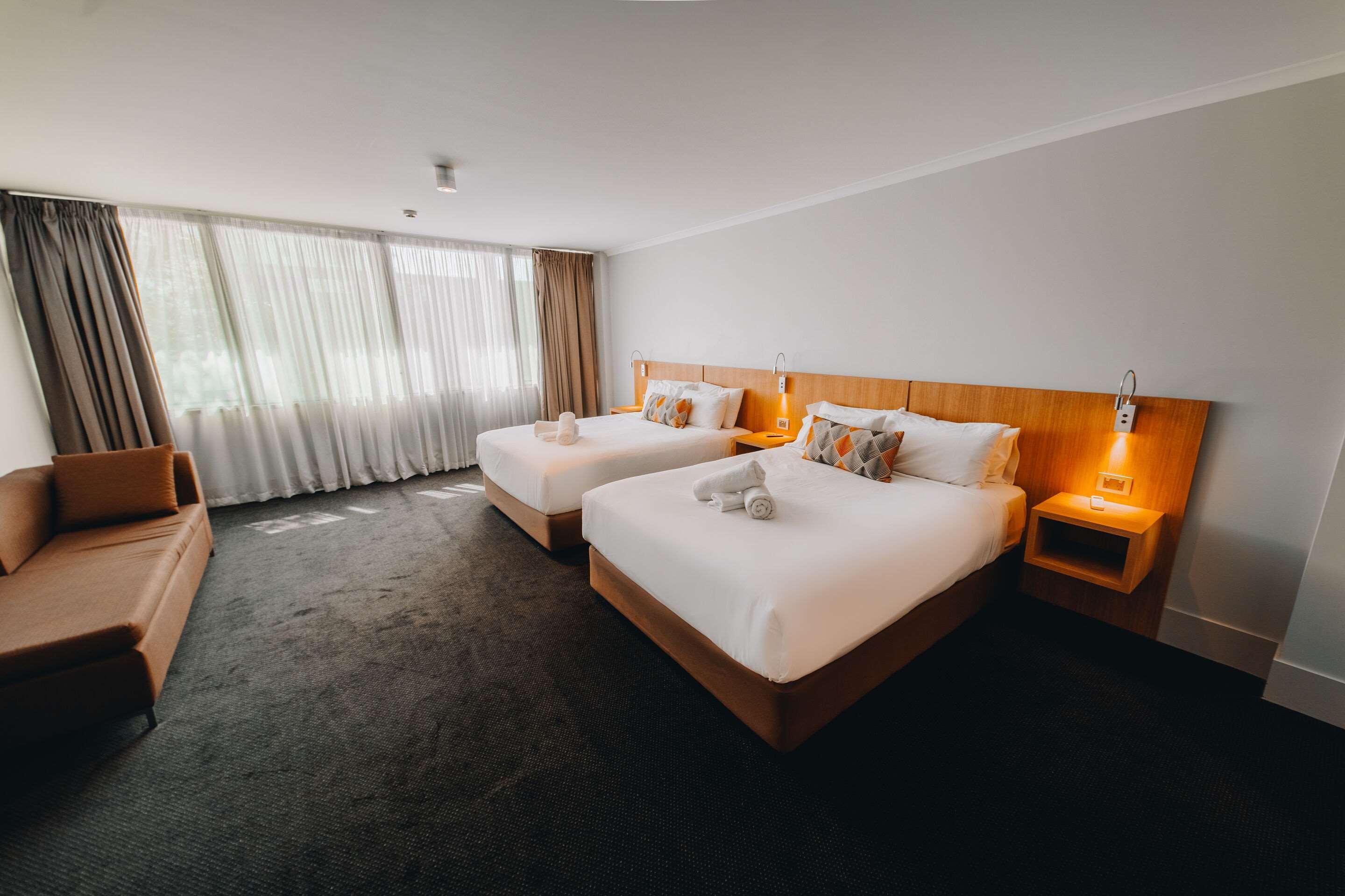 Upgrade, 2 Queen Beds, Clarion Hotel Townsville 3/8