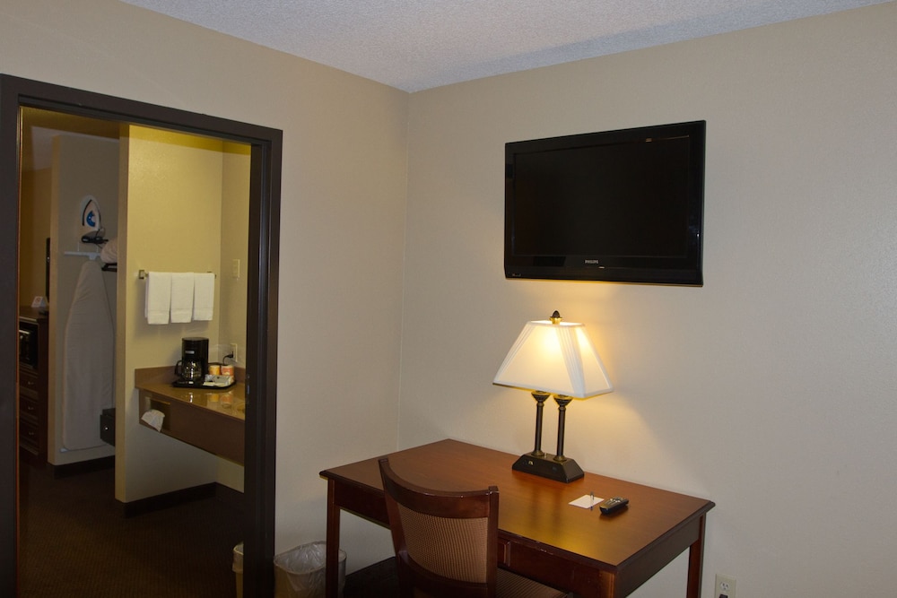 Greenstay Hotel and Suites St James 38/62