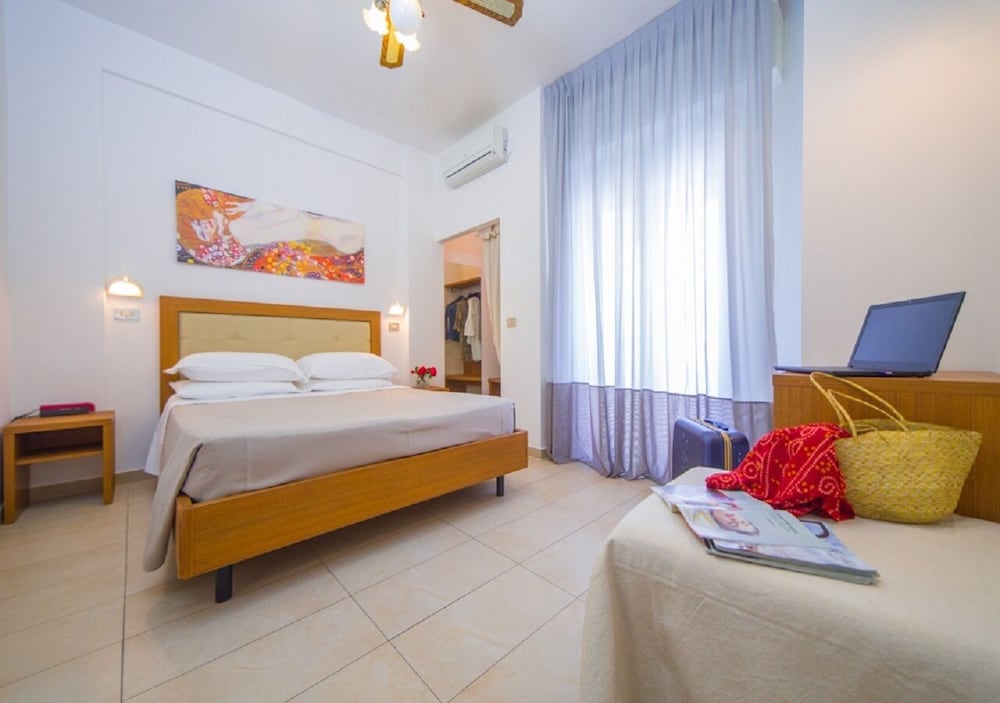 Mediterraneo Hotel and Suites 11/50