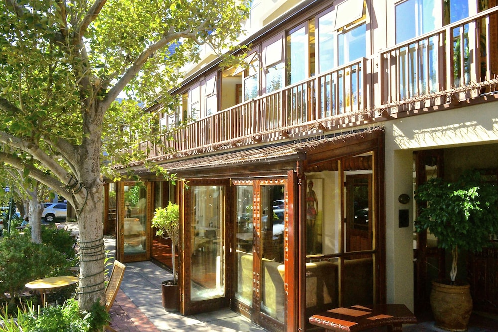 iKhaya Lodge & Conference Centre 1/23