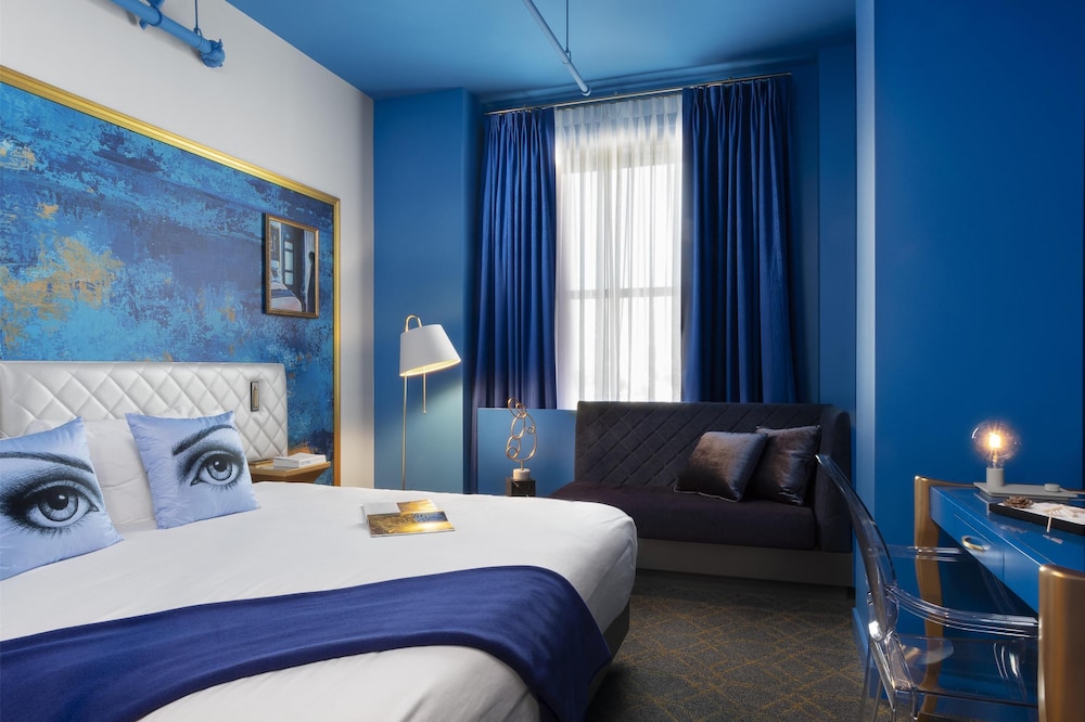 ROOM, KING BED, ACCESSIBLE