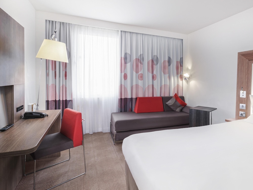 ROOM, QUEEN BED, ACCESSIBLE