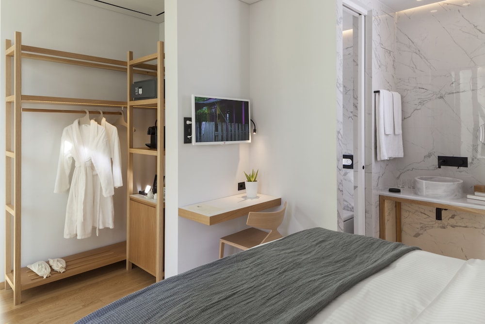URBAN, DOUBLE BED, BALCONY