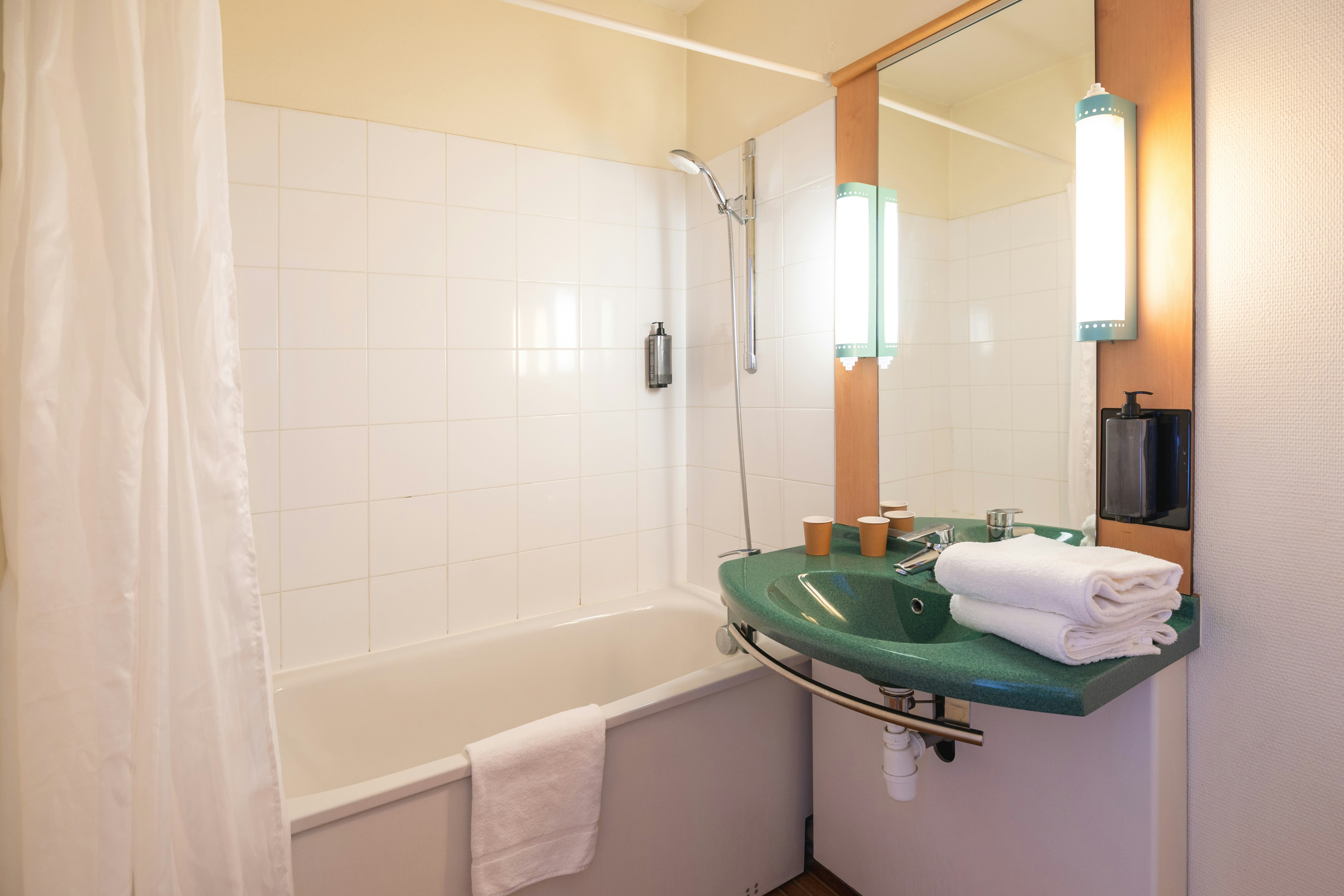 B&B Hotel Rouen Centre Rive Gauche 25/26