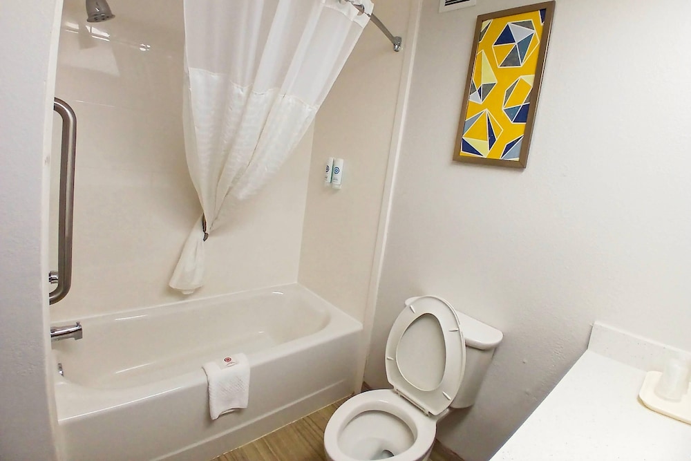 غرفة إليت بسرير كينج في الطابق الأرضي، Comfort Inn Marion NC 7/10