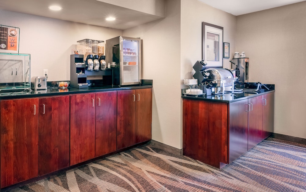 Cobblestone Inn & Suites Durand 8/45