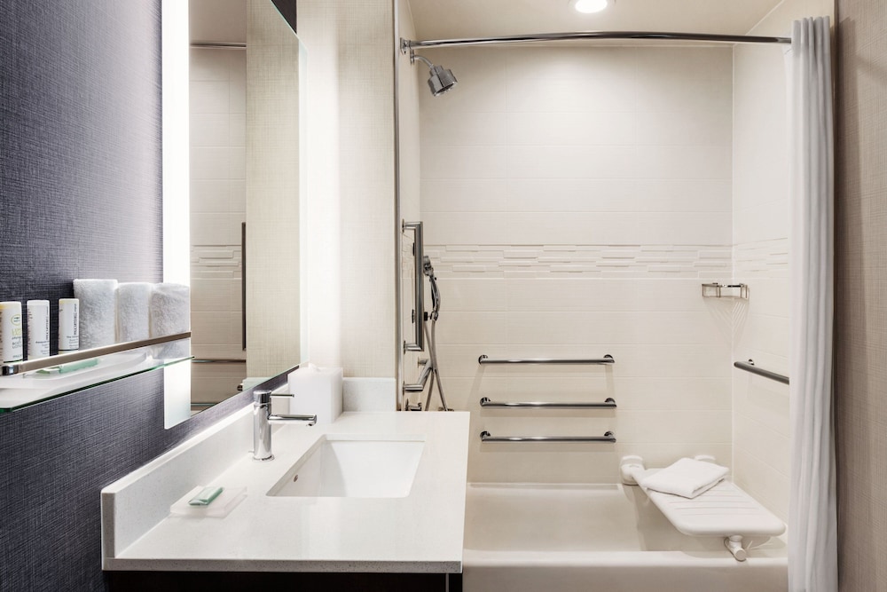 Residence Inn by Marriott New York JFK Airport 33/36