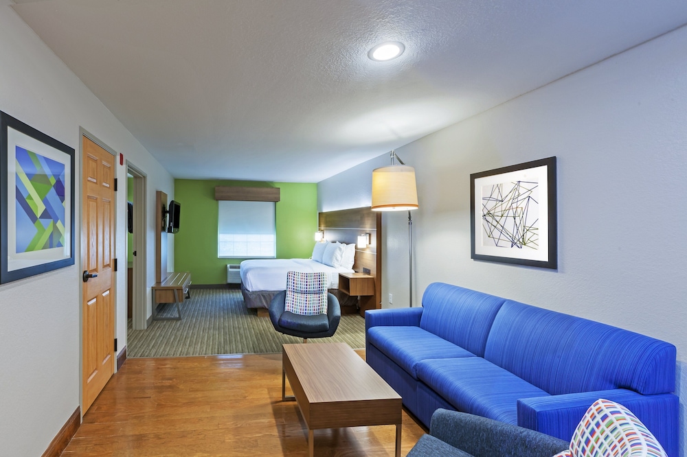 Holiday Inn Express Hotel and Suites Tulsa S Broken Arrow Hwy 51 44/80