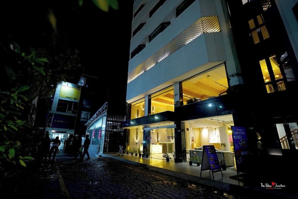 Nirulas Hotel 2/50