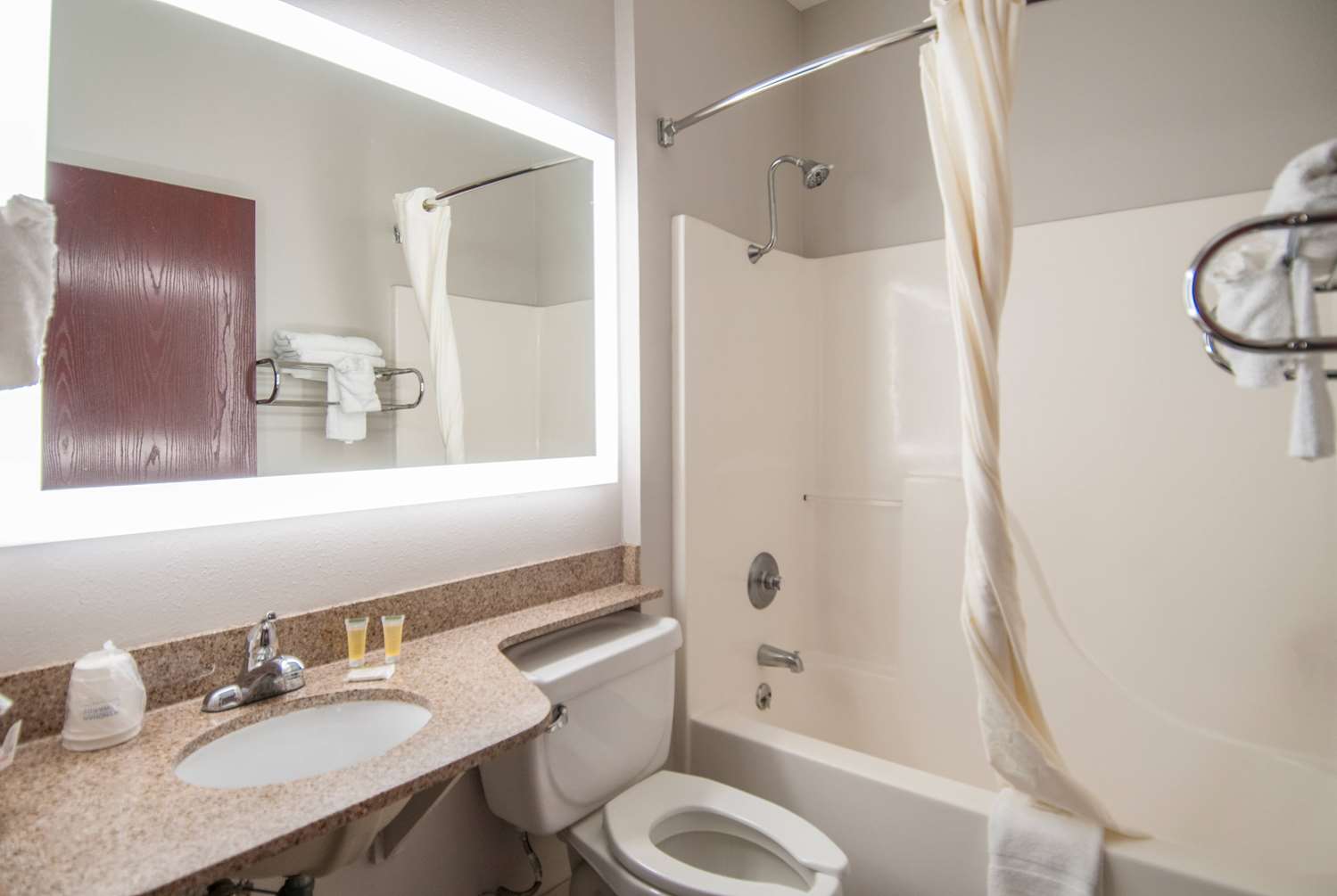 Microtel Inn And Suites Scott 34/37