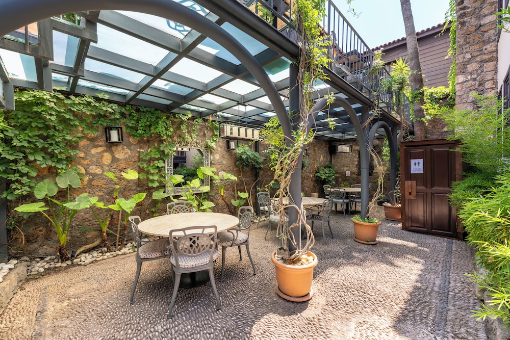 Alp Pasa Hotel 38/46