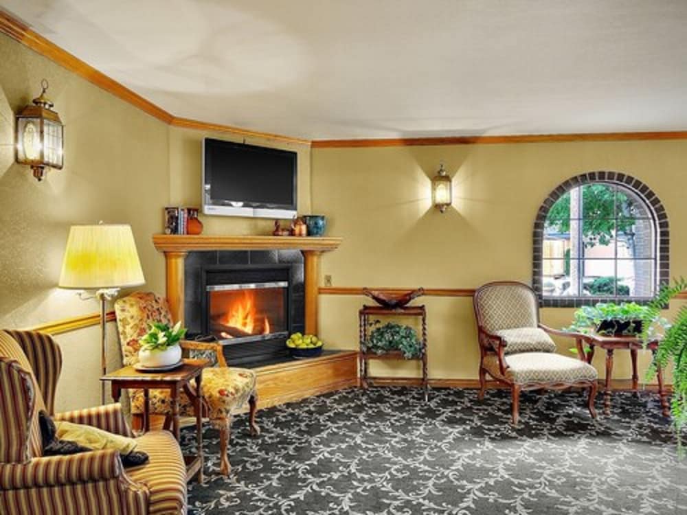 Coachman Inn Suites 12/64