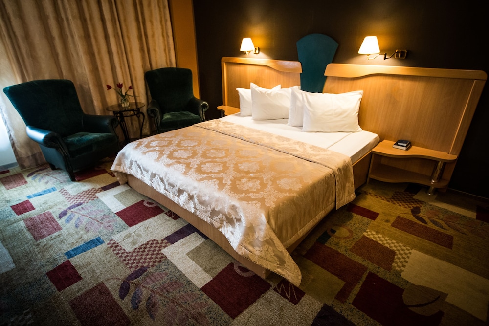 Ambassador Hotel 13/50
