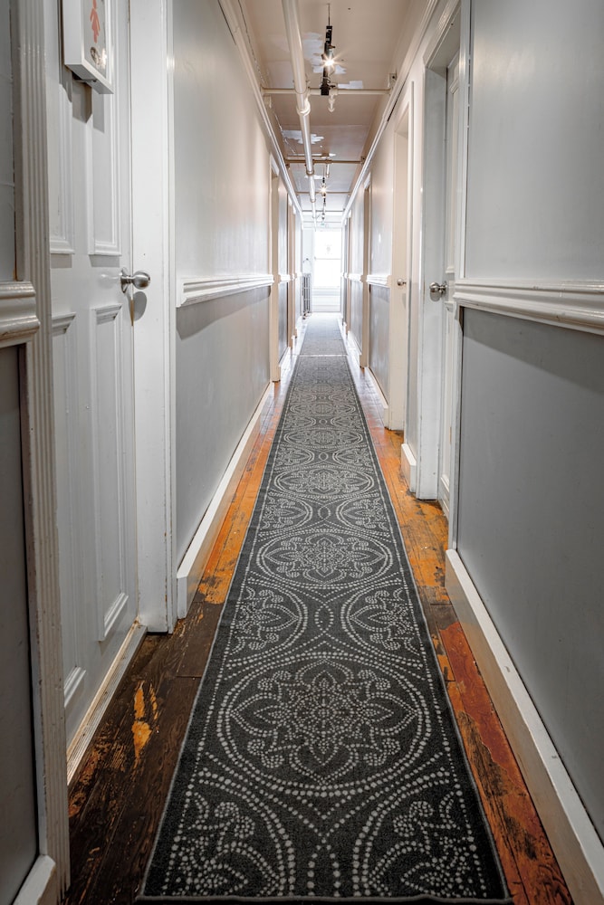 Cambie Downtown Hostel 11/27