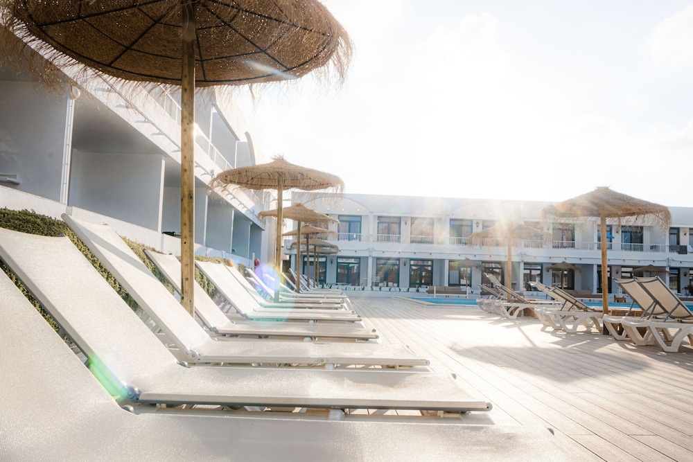 Beach Club Aparthotel 16/40