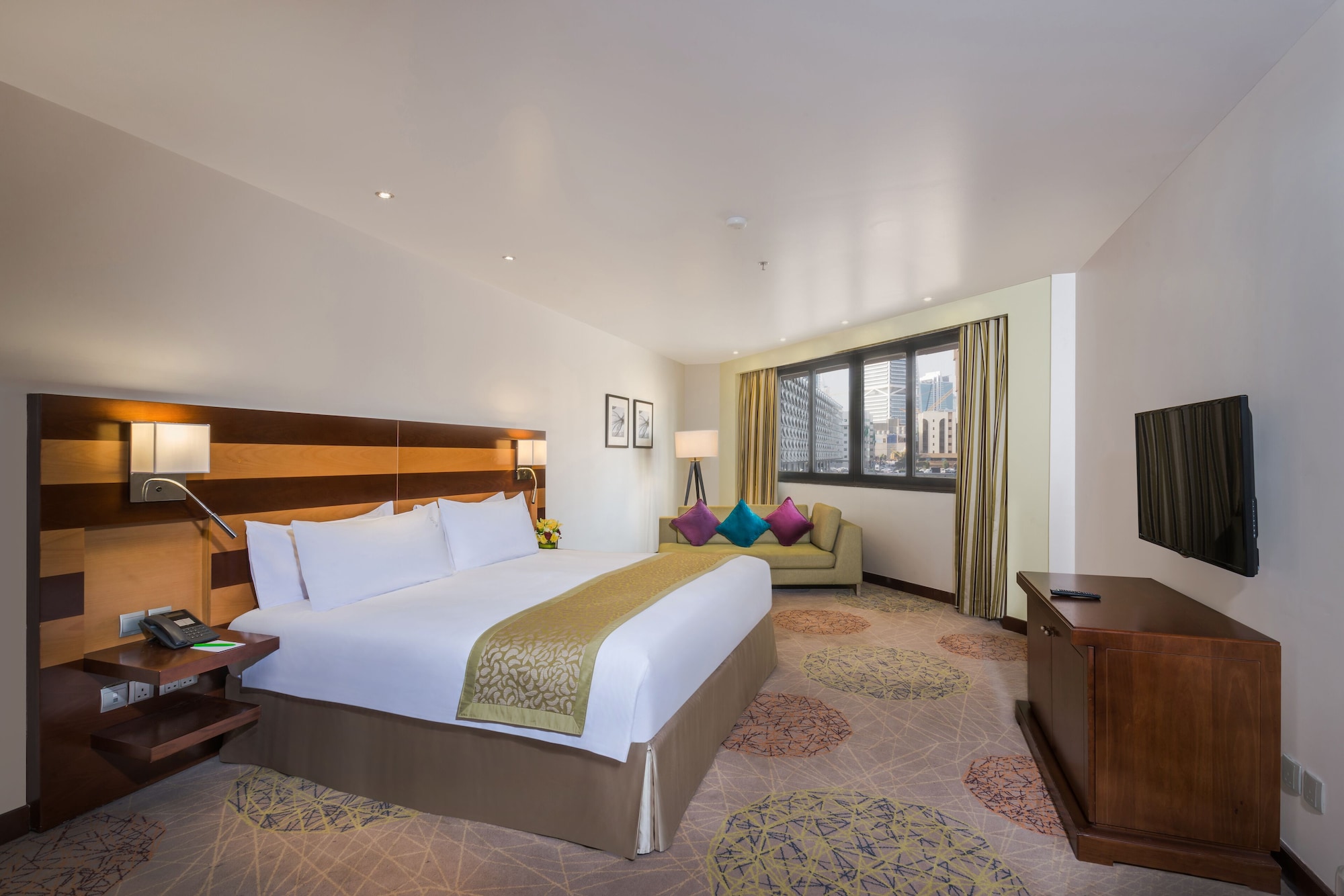 STANDARD, QUEEN BED