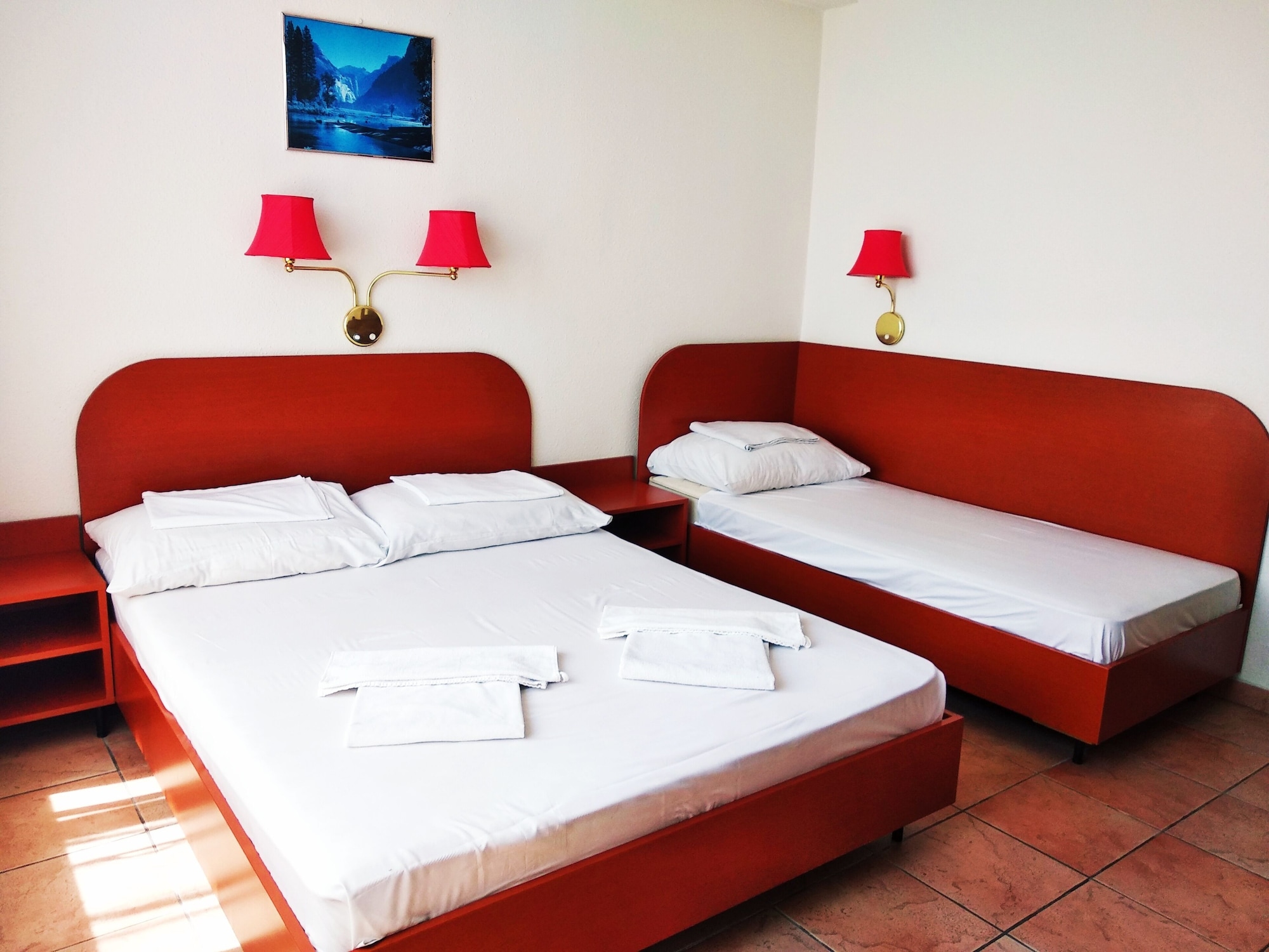 ROOM, TRIPLE