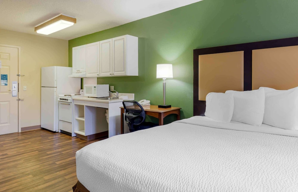 STUDIO, QUEEN BED, ACCESSIBLE
