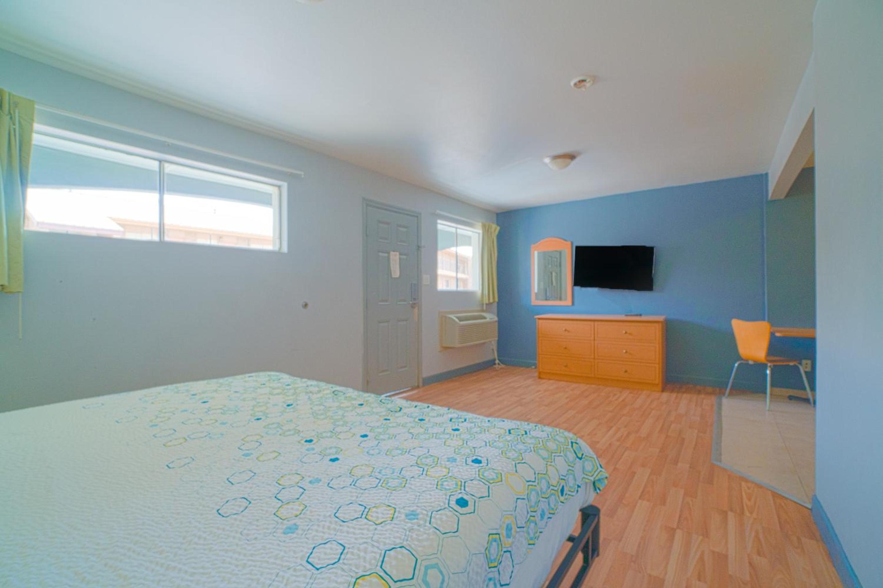 Room, King Bed, Kitchenette