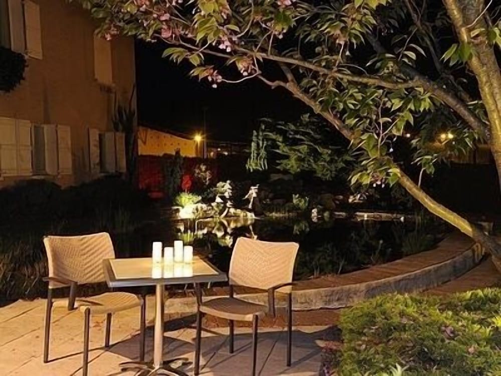 Hotel Des Grands Vins 45/62