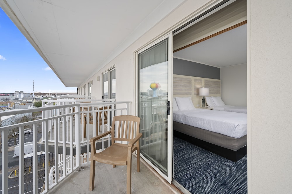 ROOM, SINGLE, 2 DOUBLE BEDS, CITY VIEW, ACCESSIBLE