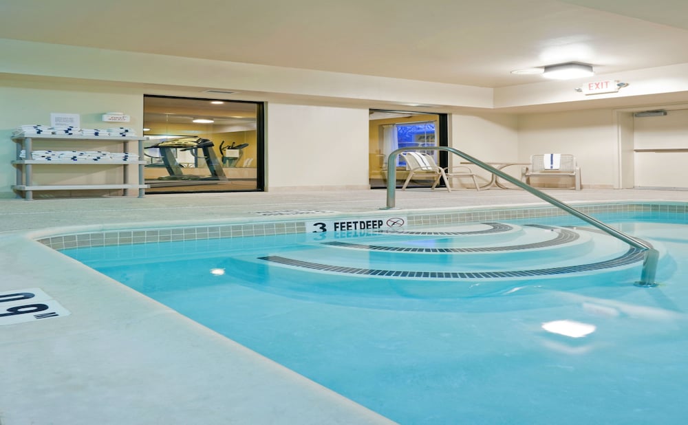 Holiday Inn Express Hotel And Suites Clifton Park 40/55