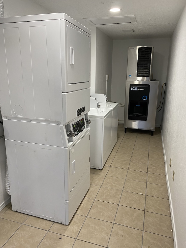 Desert Sands Inn & Suites Albuquerque photo5