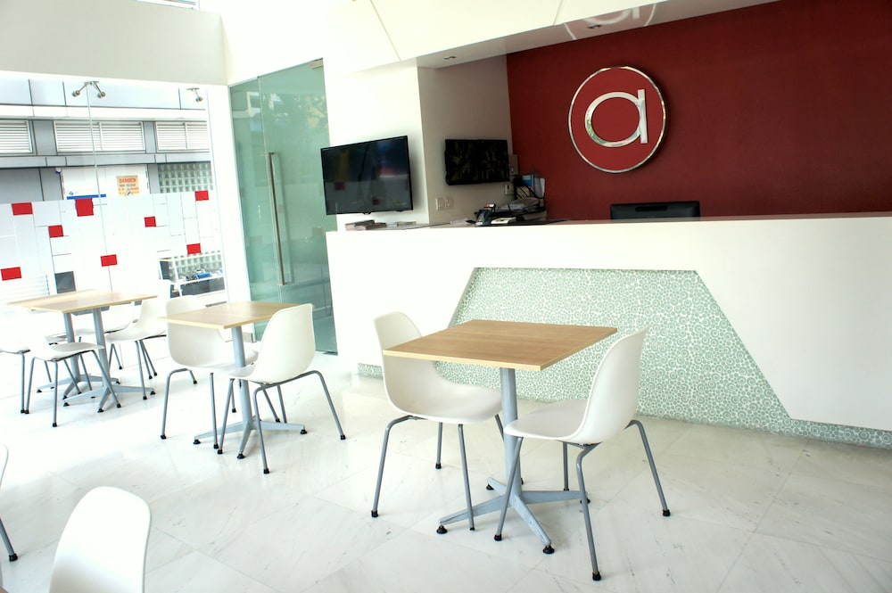 Amaris Hotel by Santika 58/63