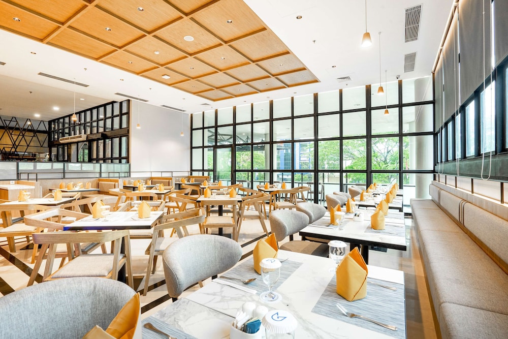 Golden Tulip Pontianak 53/64