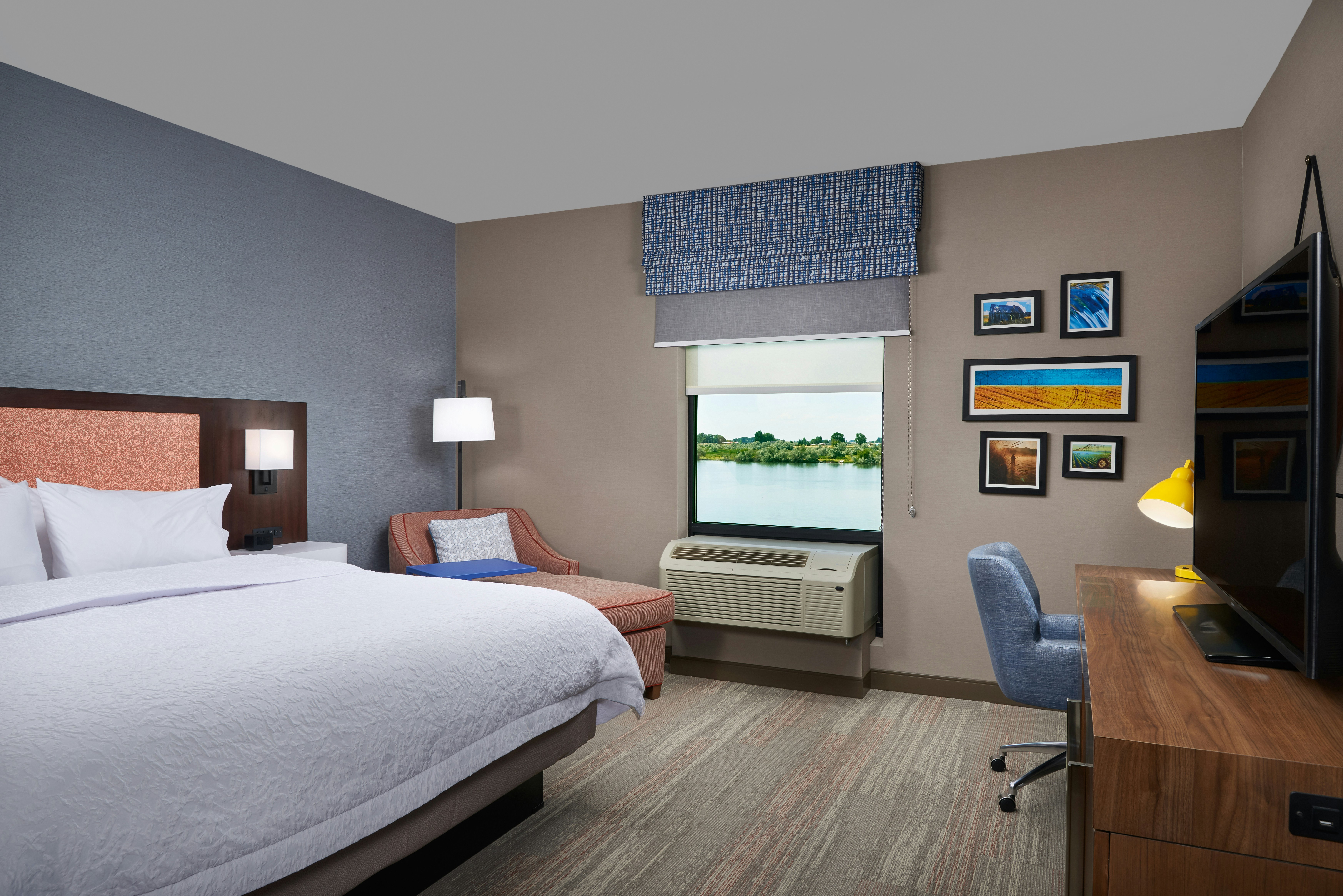 Room, King Bed, Water View, Accessible