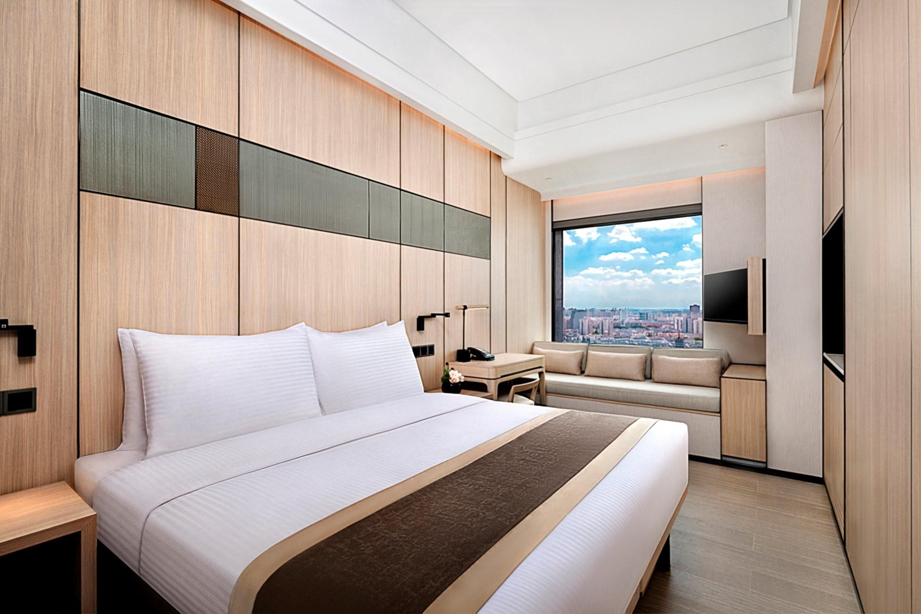Plus, Deluxe, King Bed