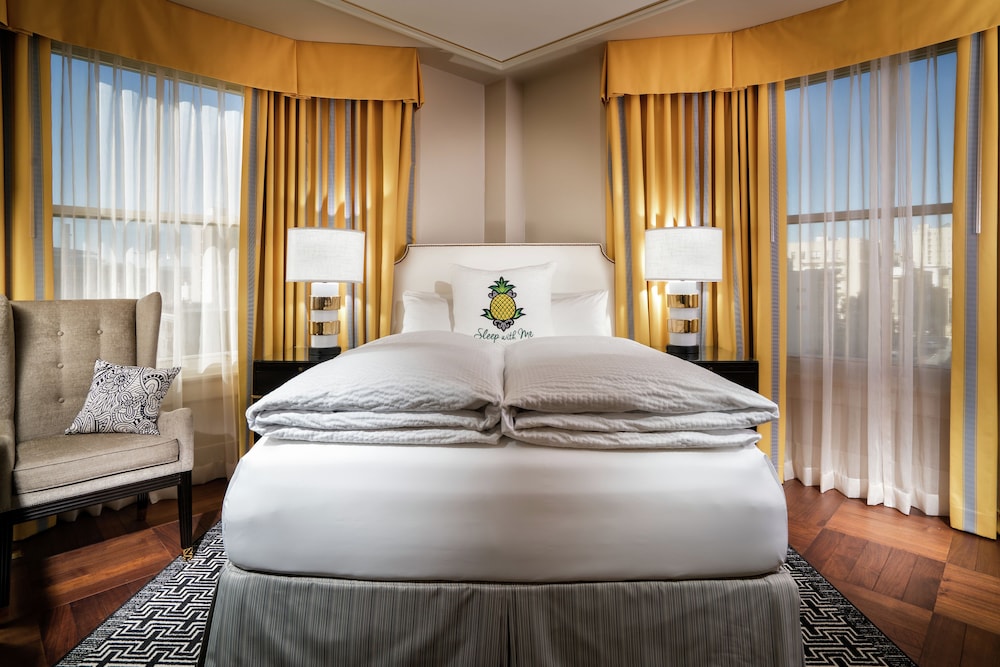 DRAMA, QUEEN BED