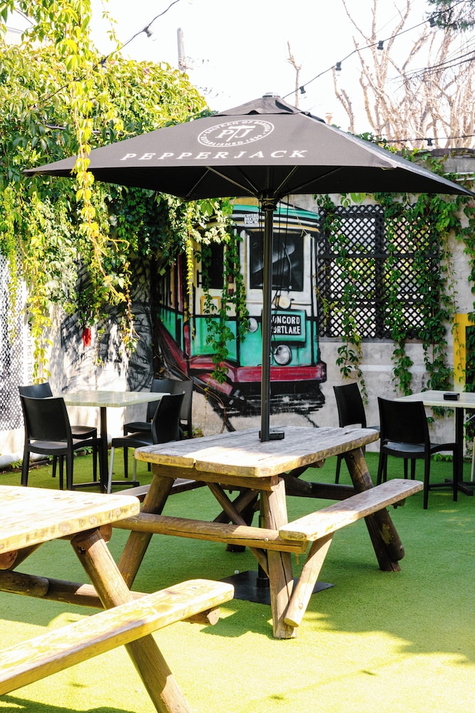 Palace Hotel Mortlake 23/25