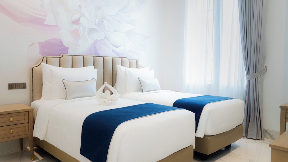 2 BEDROOMS, SUITE