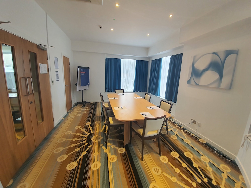 Holiday Inn Express Wakefield 29/48