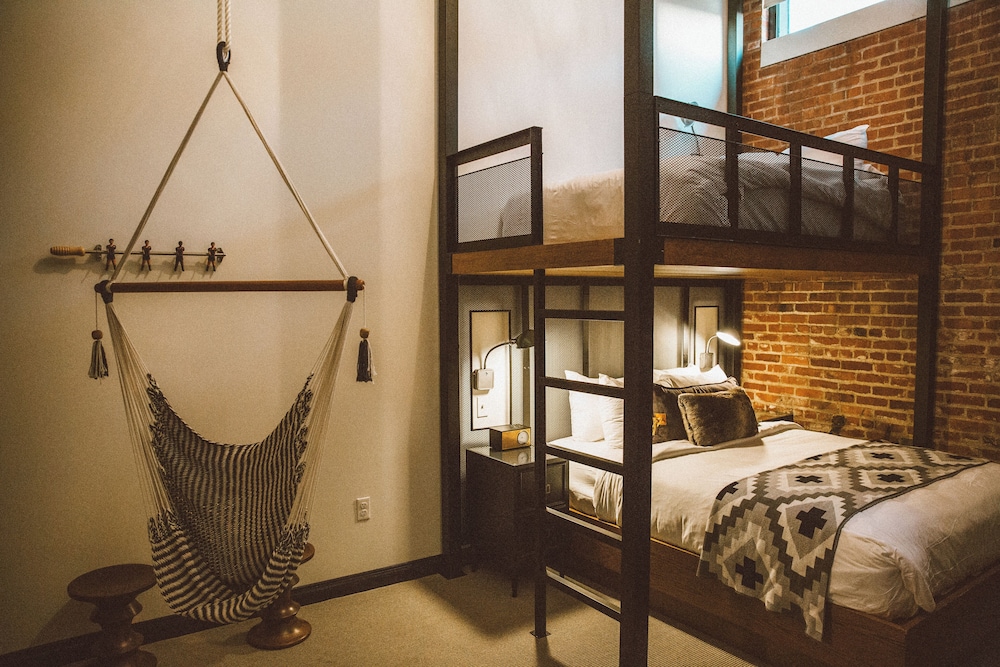 FAMILY, MULTIPLE BEDS