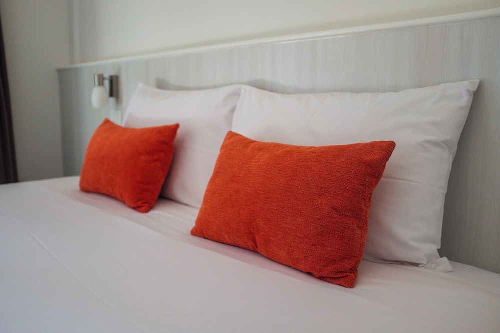 Phuket Airport Hotel 41/74