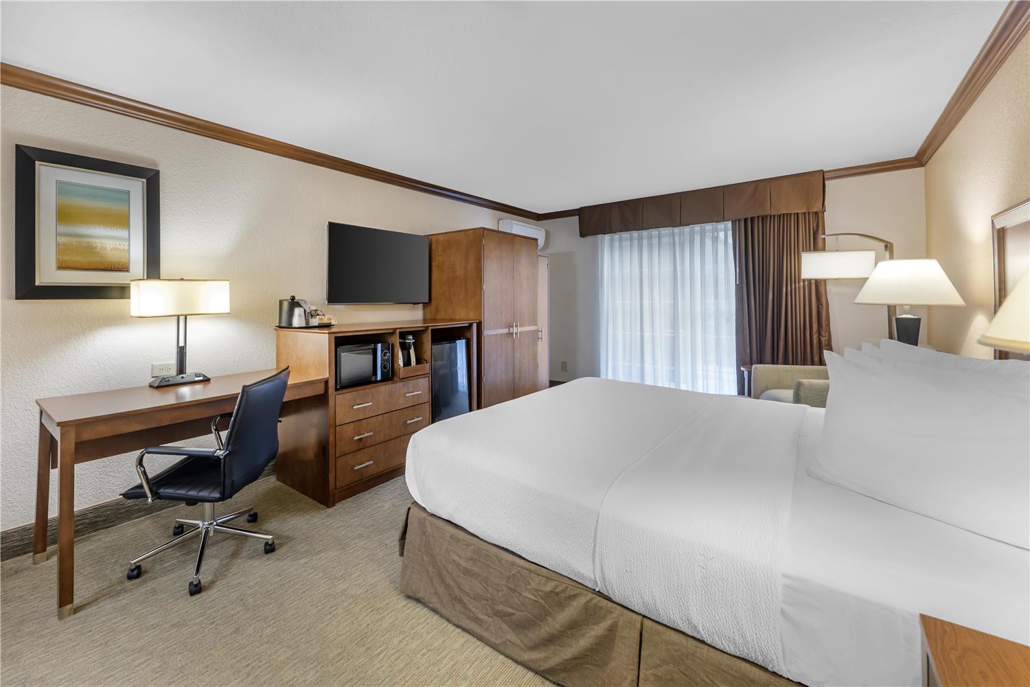Room, King Bed, Pool Side