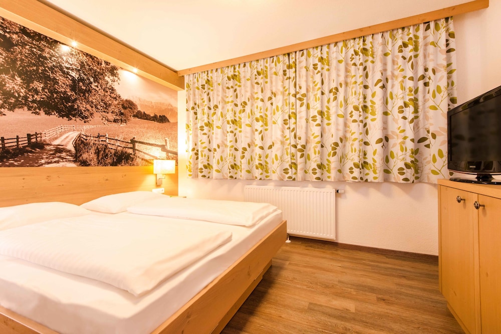 Hotel Grüner Baum 7/29