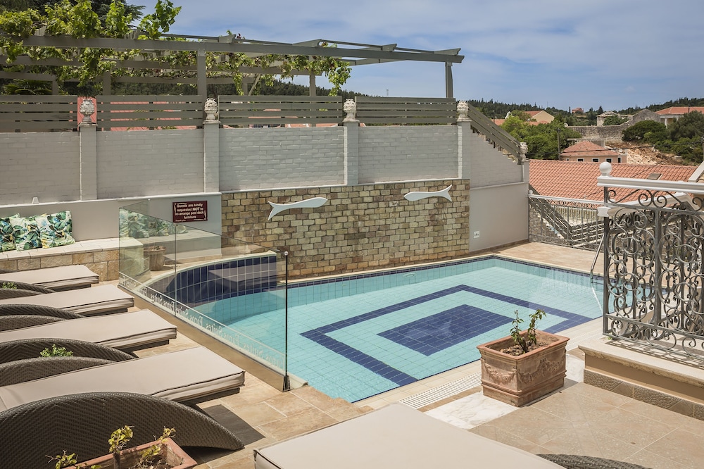 Faros Suites - Adults Only 17/50