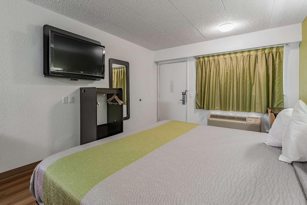 Days Inn by Wyndham Cincinnati I-71 19/28