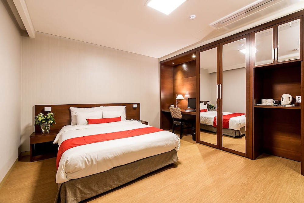 Korea Tourist Hotel 15/61