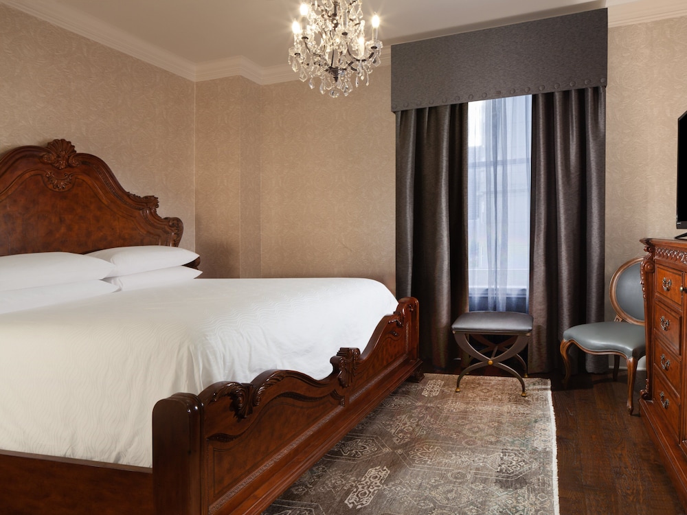 Le Pavillon Hotel 20/77