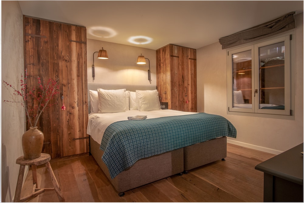 Prestige, Suite, Queen Bed, Balcony