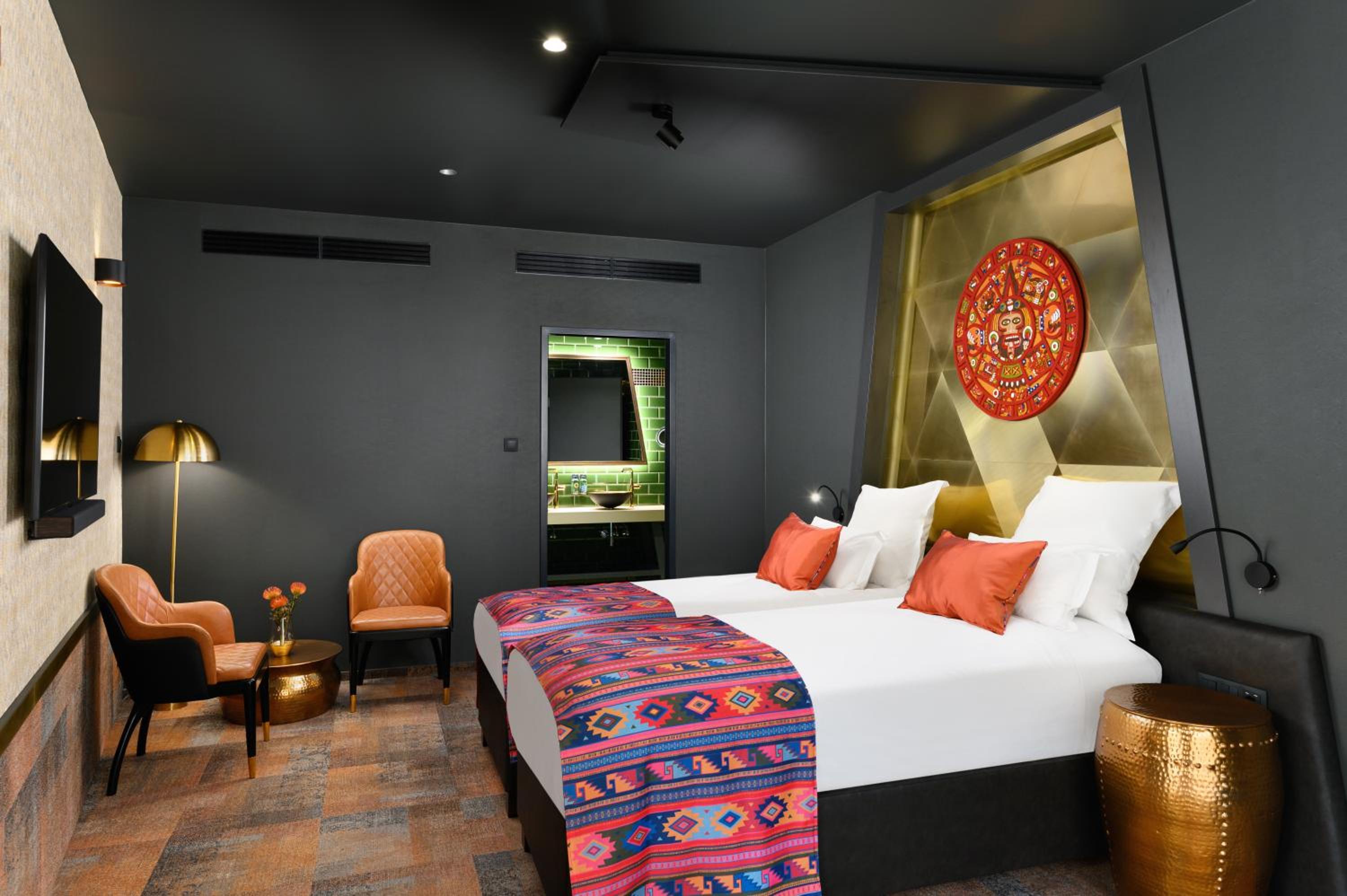 Maya, Suite, King Bed, with View, 2 Bathrooms