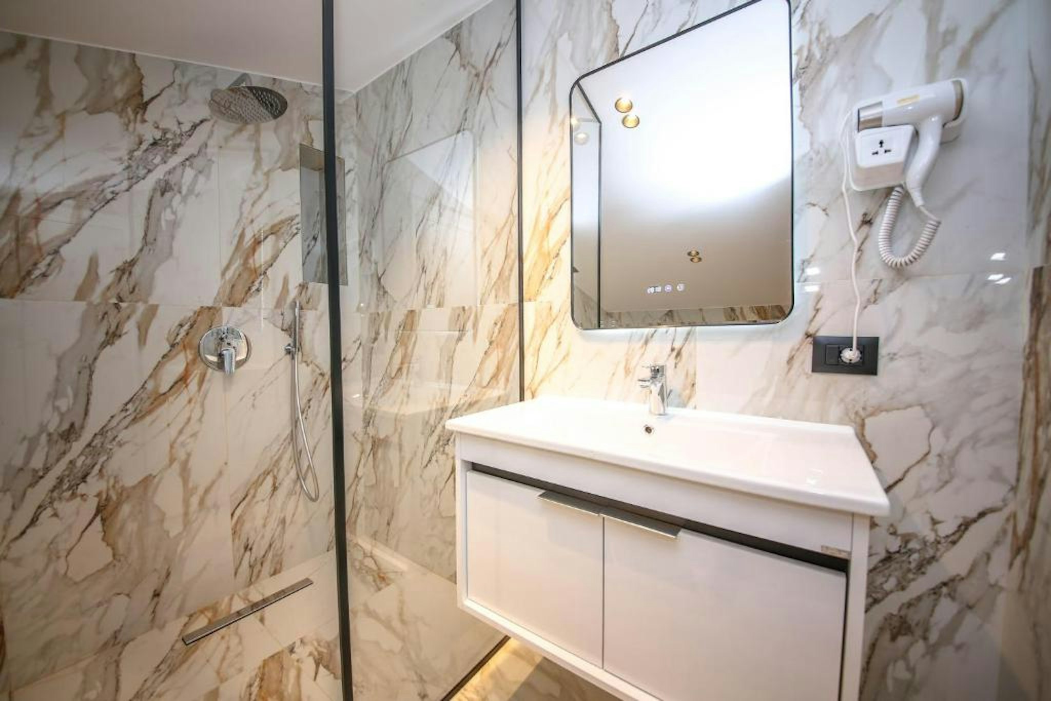 Comfort Boutique Hotel Tirana 57/60